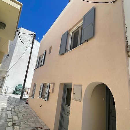 Modern & Comfortable House In The City Center Ermoupoli Exteriör bild