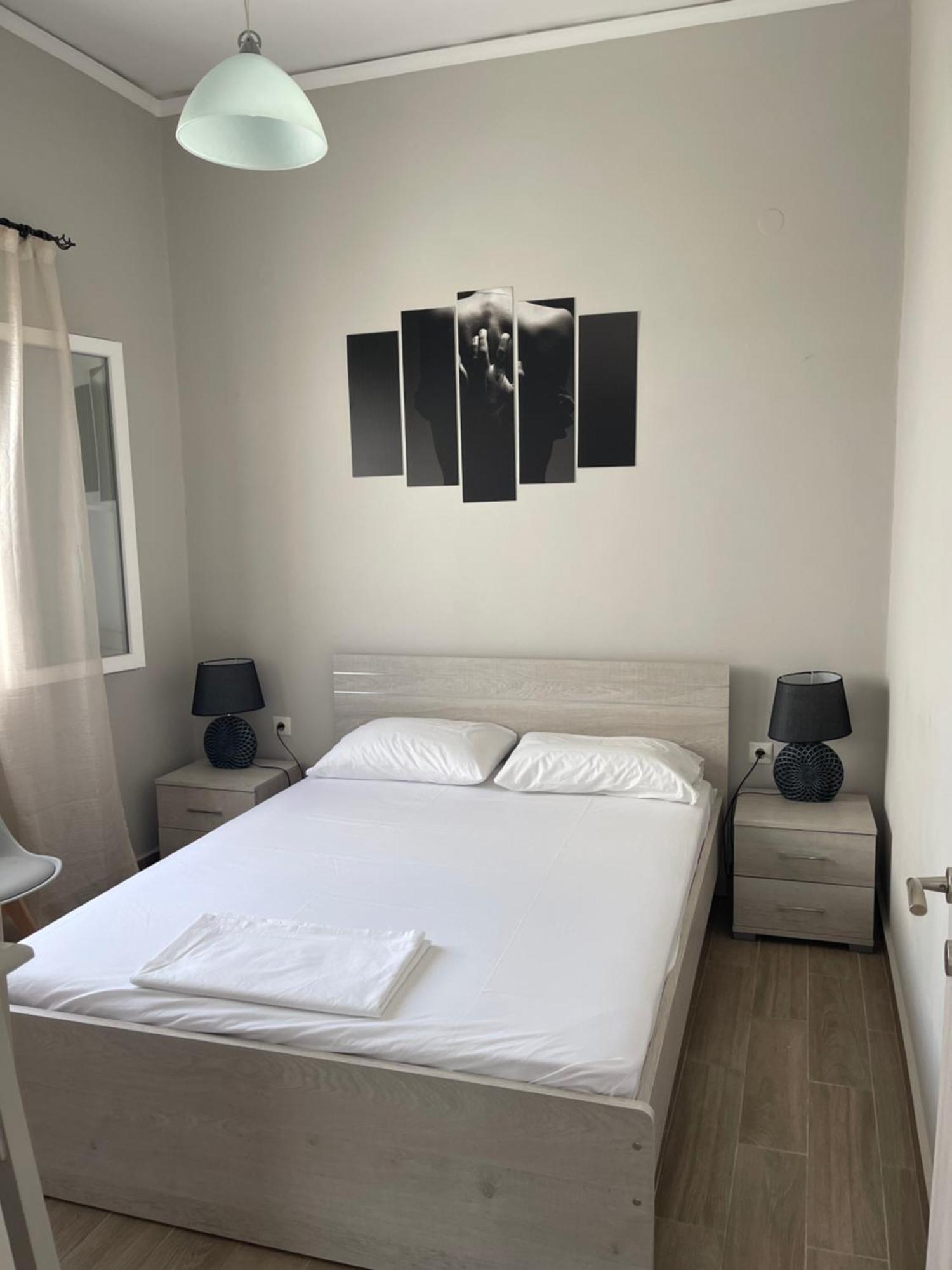 Modern & Comfortable House In The City Center Ermoupoli Exteriör bild