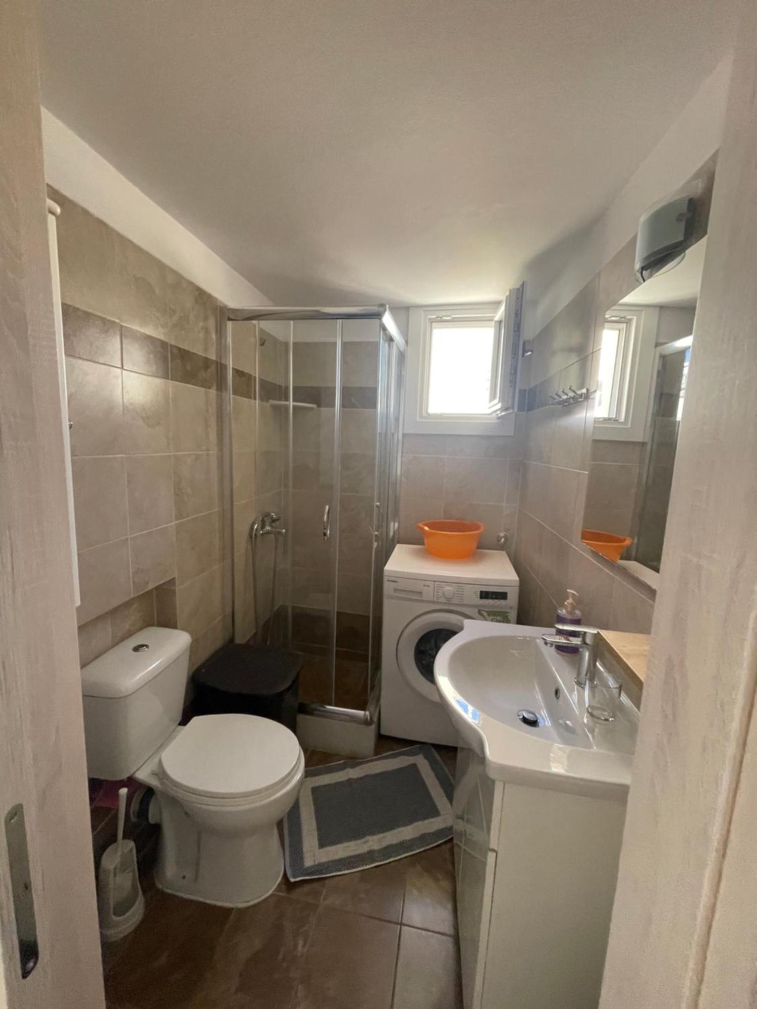 Modern & Comfortable House In The City Center Ermoupoli Exteriör bild
